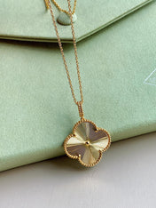VINTAGE CLOVER PEDANT NECKLACE GOLD