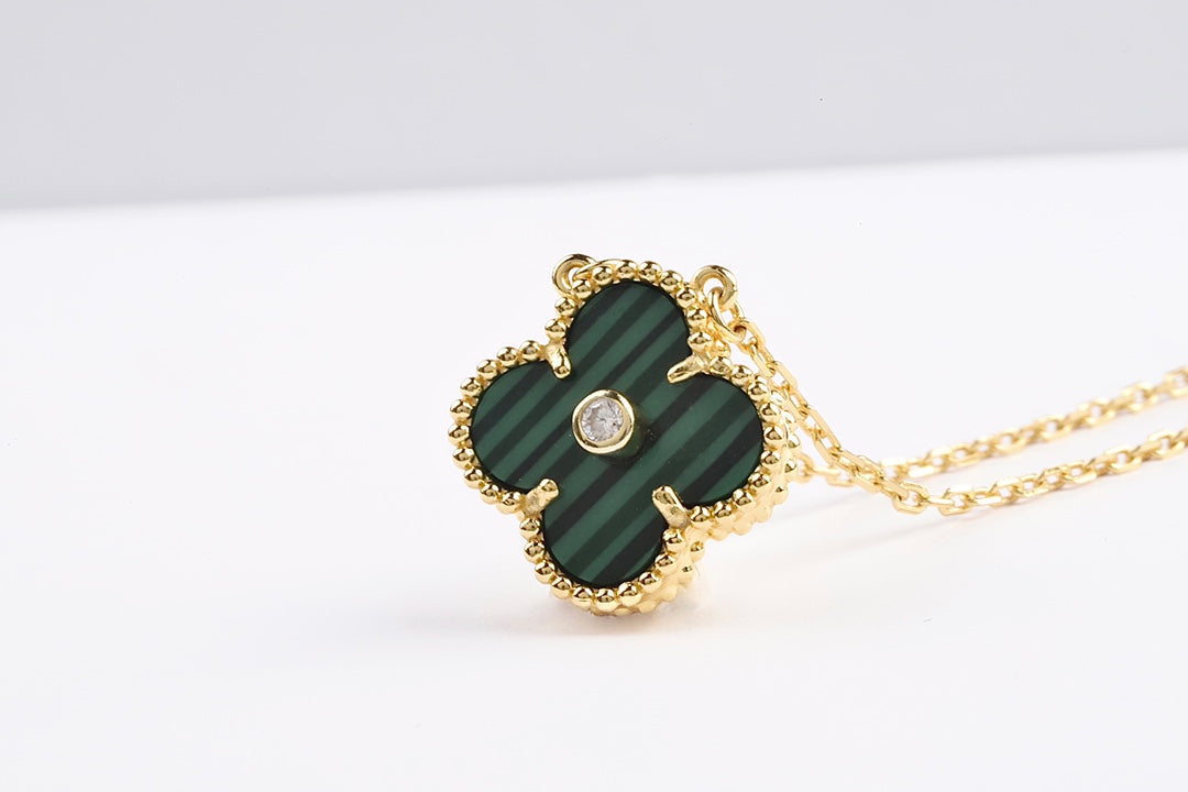 CLOVER PEDANT MALACHITE GOLD NECKLACE
