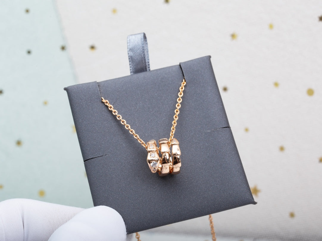SERPENTI PINK GOLD NECKALCE DIAMOND