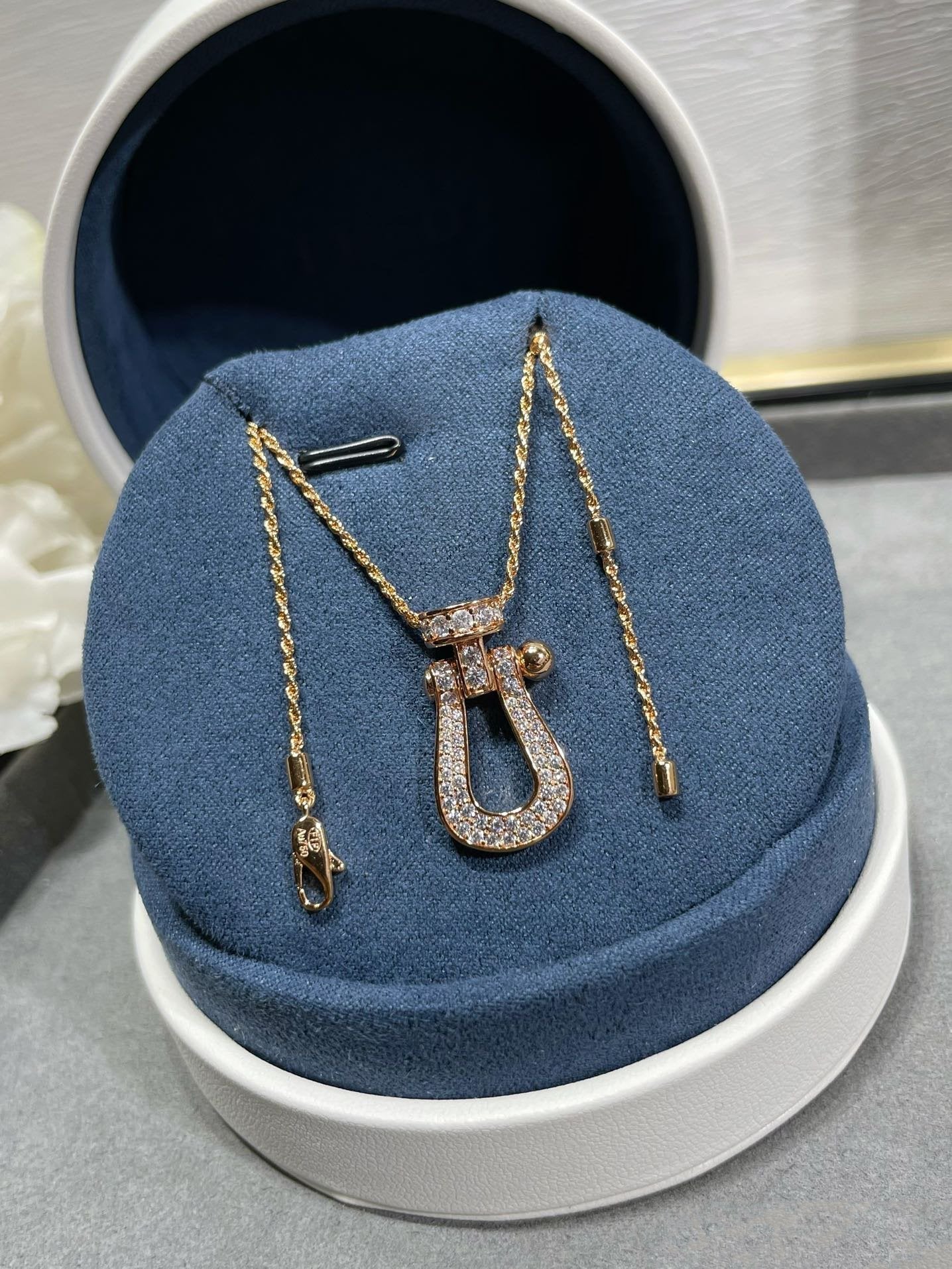 FORCE 10 LARGE MODEL DIAMOND NECKALCE
