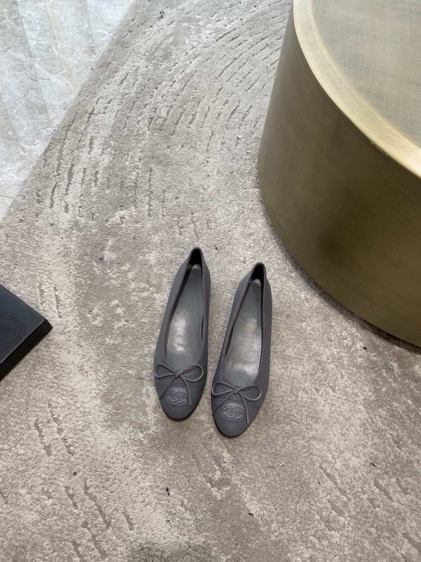 BALLET FLATS GREY GRAINED CALFSKIN