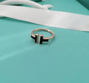 T SMALL ONYX PINK GOLD RING