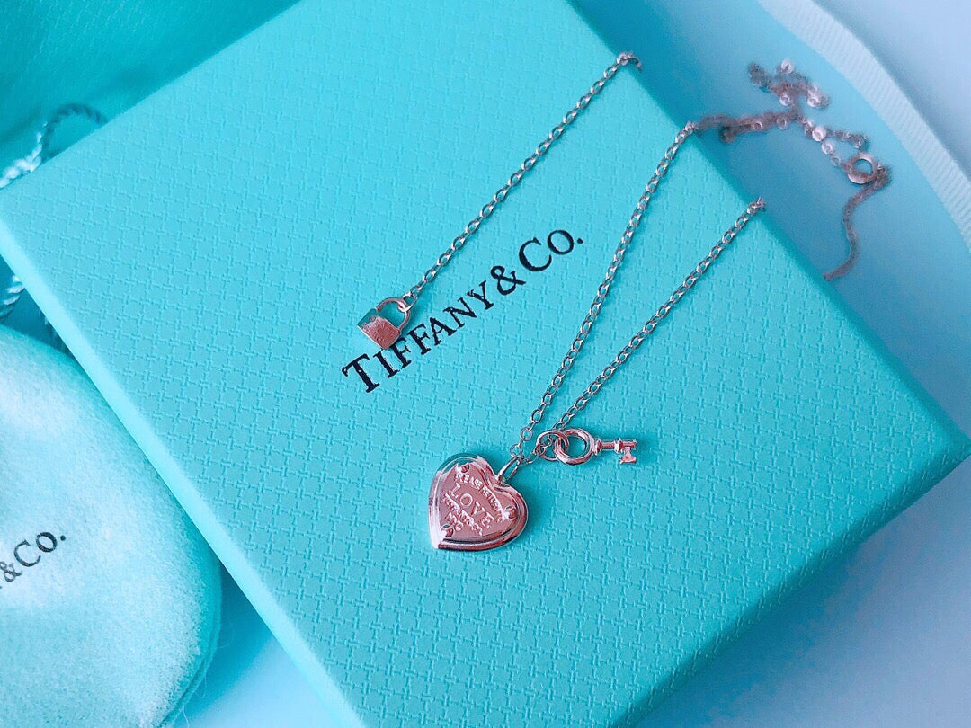 HEART AND KEY SILVER NECKLACE