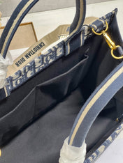 CD MEDIUM BOOK TOTE 36 BLUE OBLIQUE EMBROIDERY