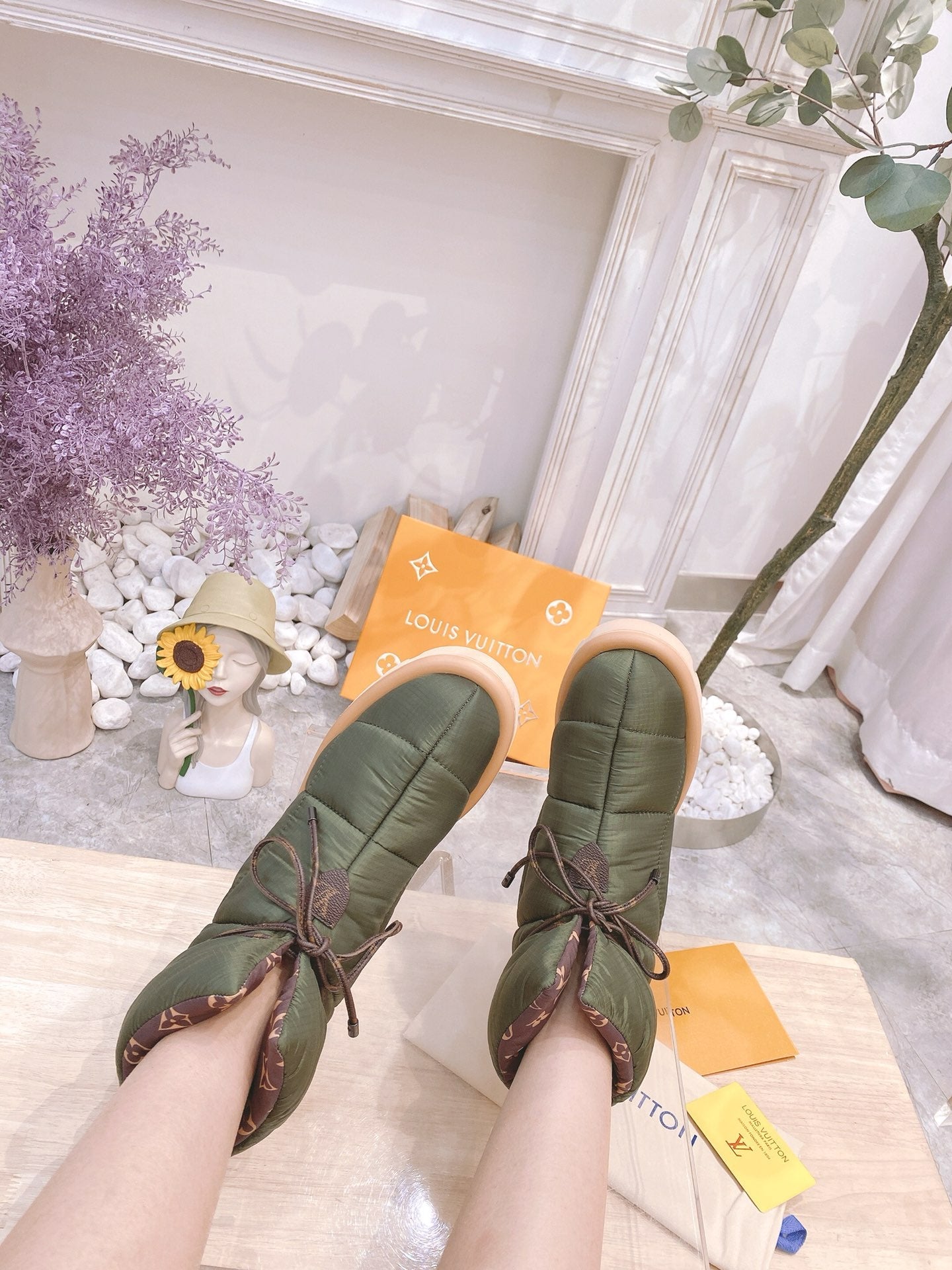 PILLOW COMFORT ANKLE BOOTS IN ARMY GREEN NYLON