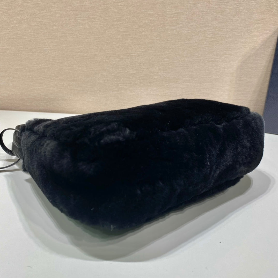 HOBO BAG 23 IN BLACK RABBIT FUR