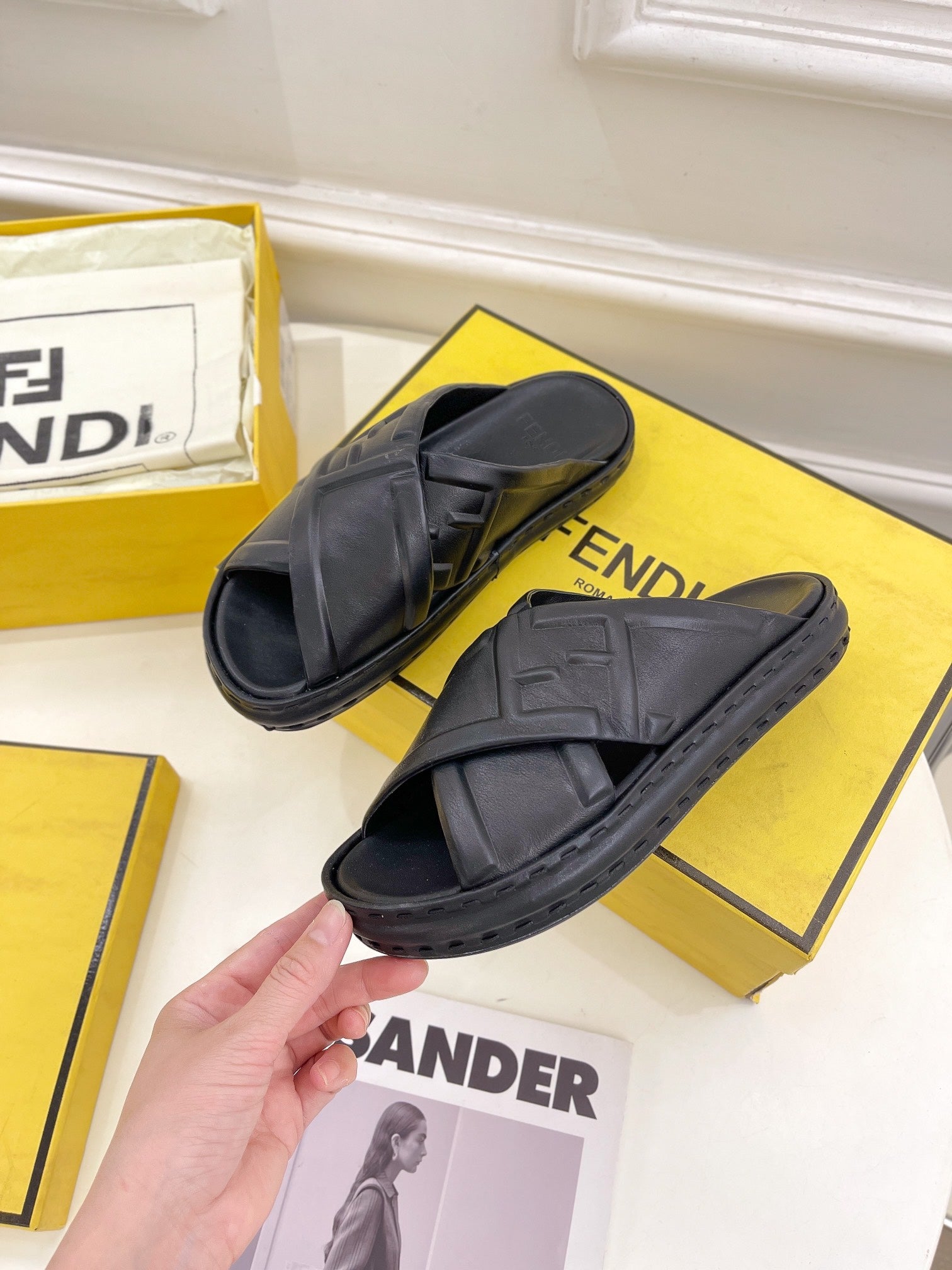 FENDI CROSSOVER SLIPPER IN BLACK CALFSKIN