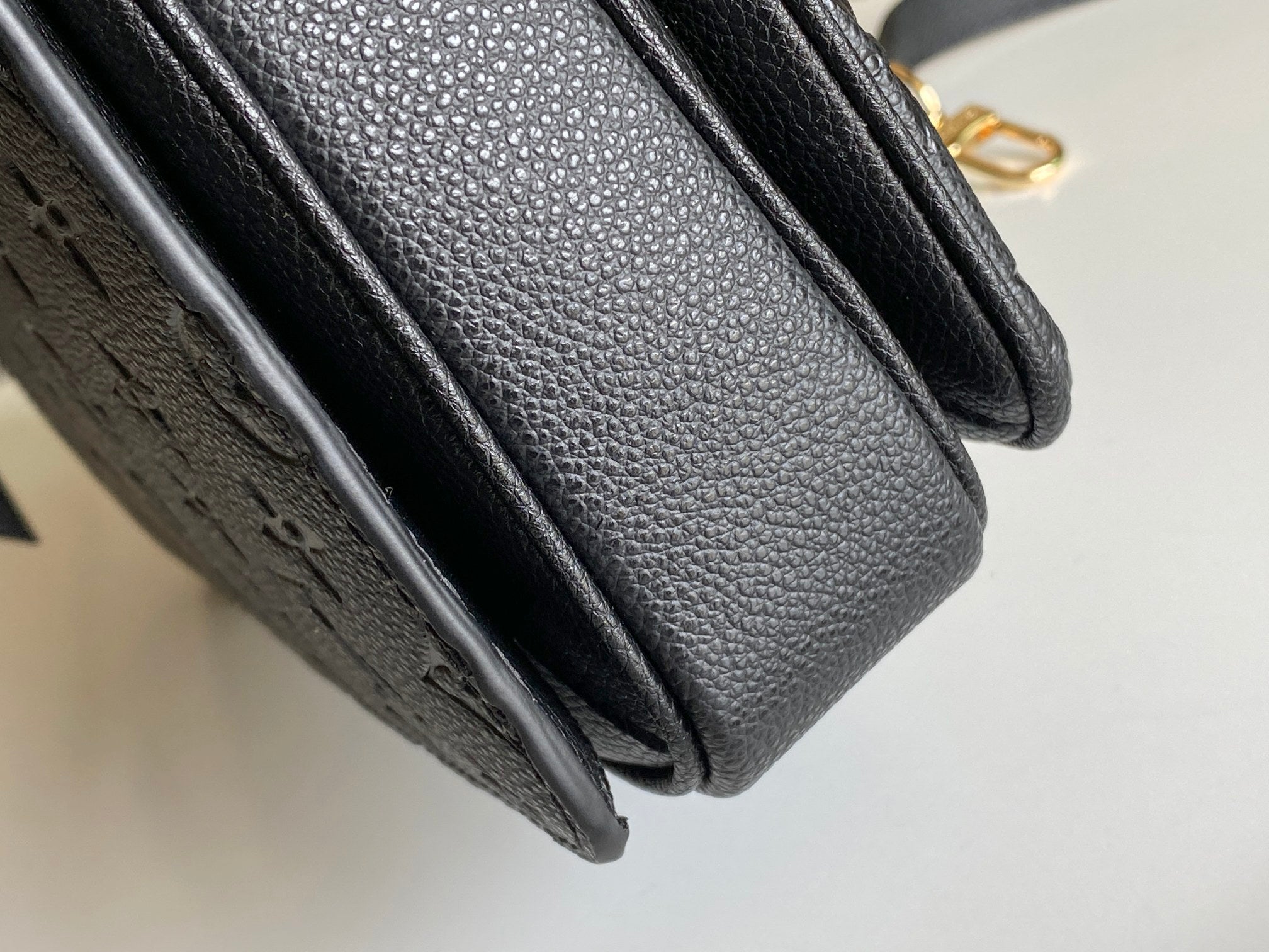LV 25S POCHETTE METIS 25 IN BLACK MONOGRAM COATED CANVAS GOLD HARDWARE