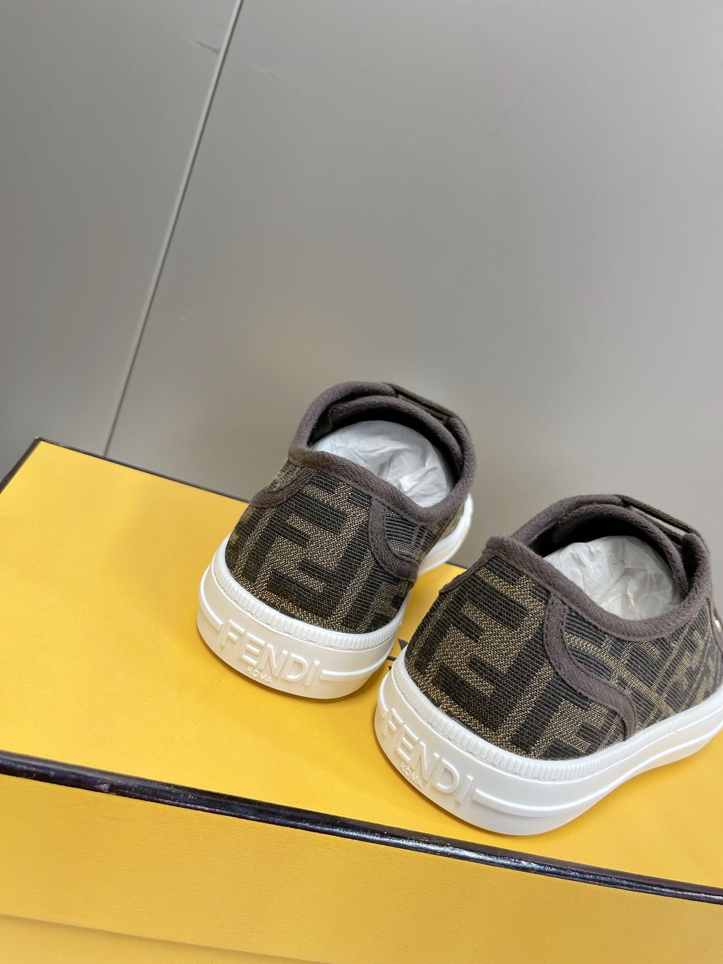 FENDI DOMINO MOTIF LOW-TOP SNEAKERS IN BROWN CANVAS