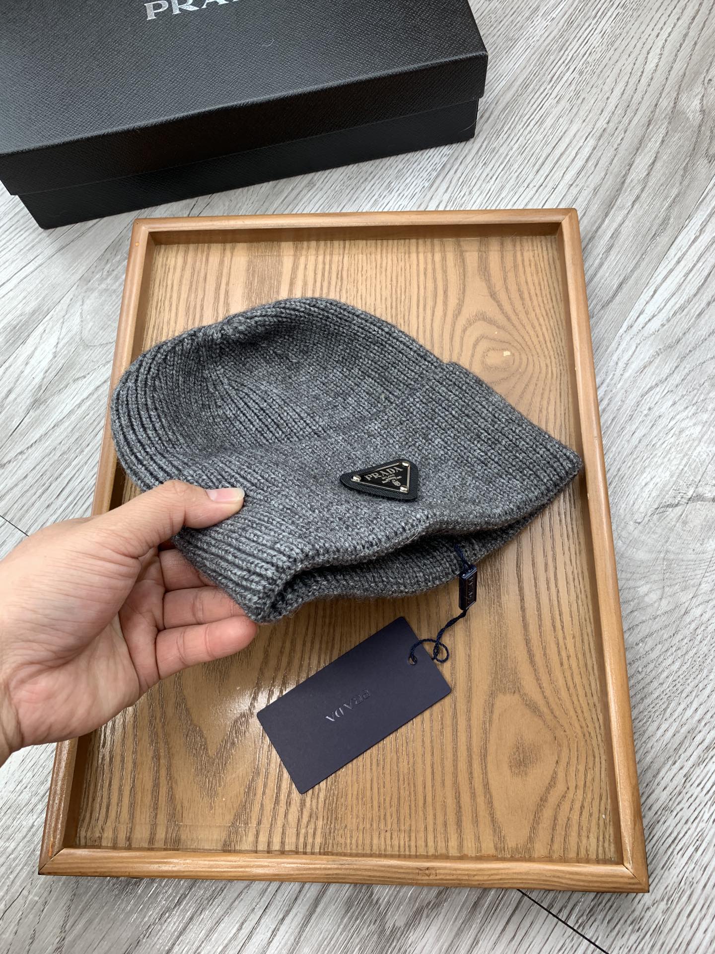 BEANIIE HAT IN GRAPHITE GRAY WOOL 335032