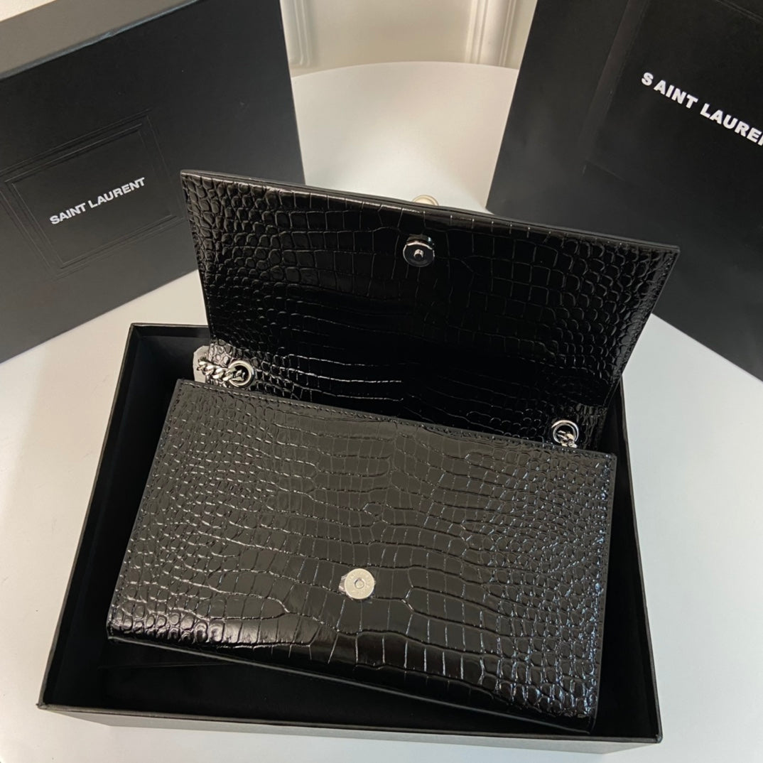 KATE TASSEL 24 CROCODILE PATTERN CALFSKIN BLACK WITH SILVER LOGO