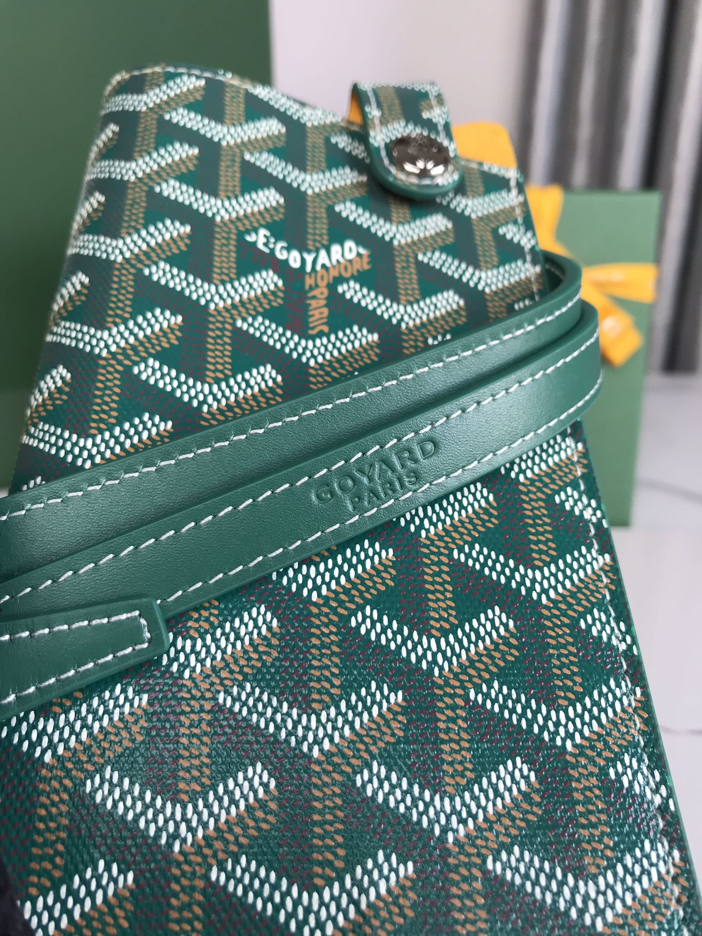 MONTMARTRE GM CASE 18 IN GREEN GOYARDINE CANVAS