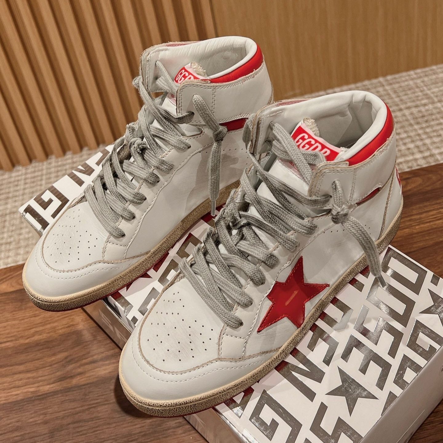SKY-STAR SNEAKERS IN WHITE NAPPA LAMBSKIN WITH RED STAR AND HEEL TAB