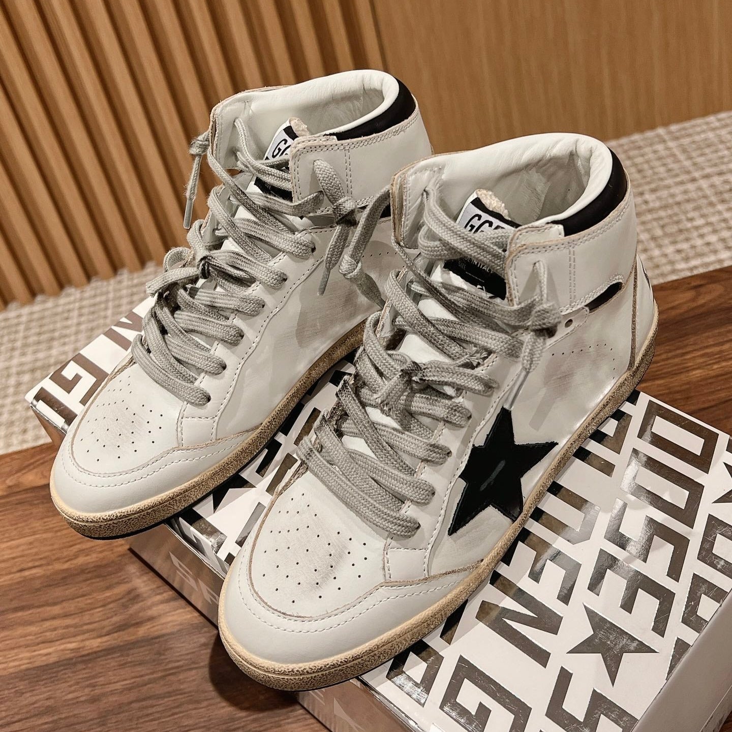 SKY-STAR SNEAKERS IN WHITE NAPPA LAMBSKIN WITH BLACK STAR AND HEEL TAB