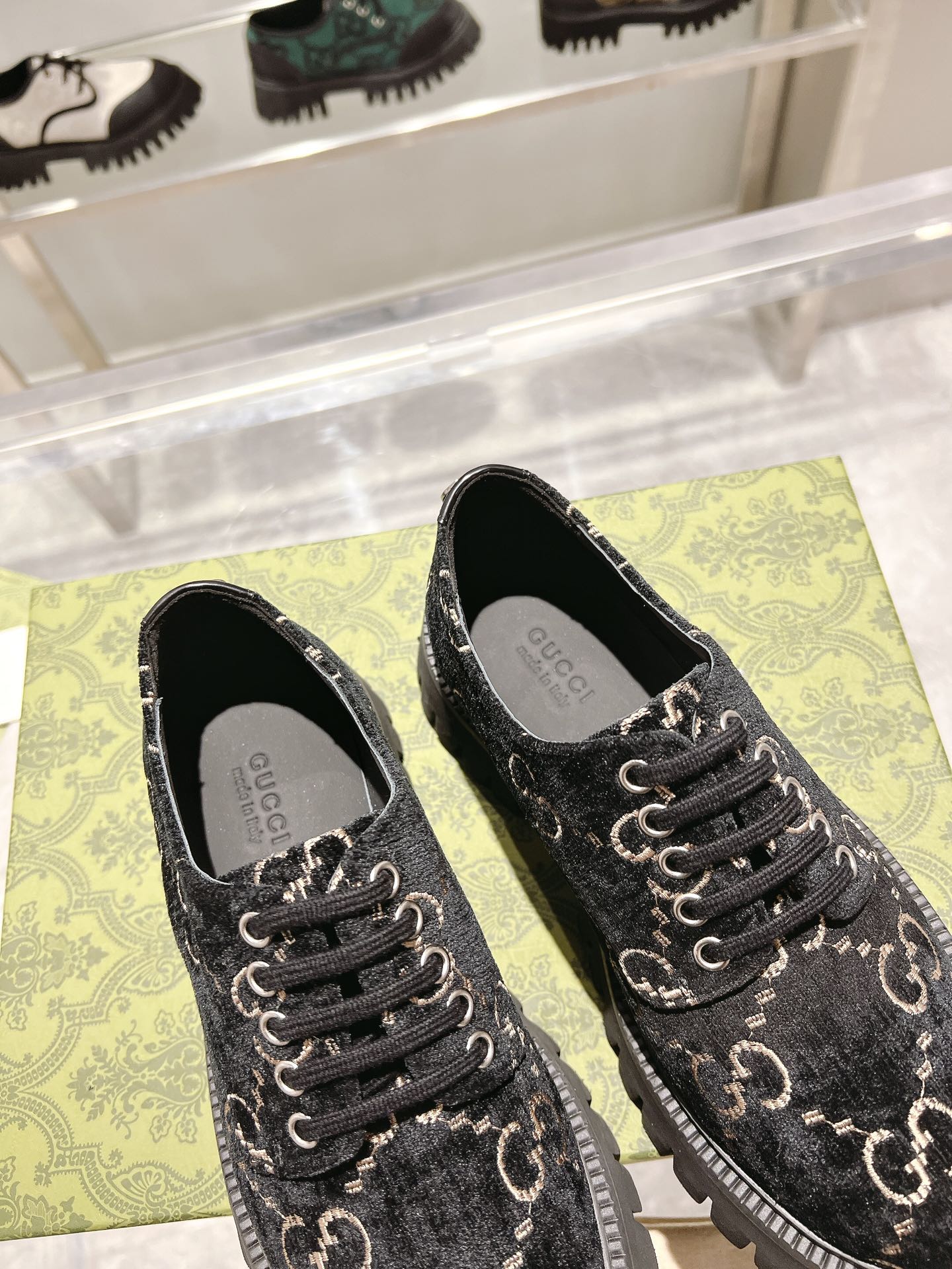 GUCCI 26S LACE-UP SHOES IN BLACK VELVET STYLE 4