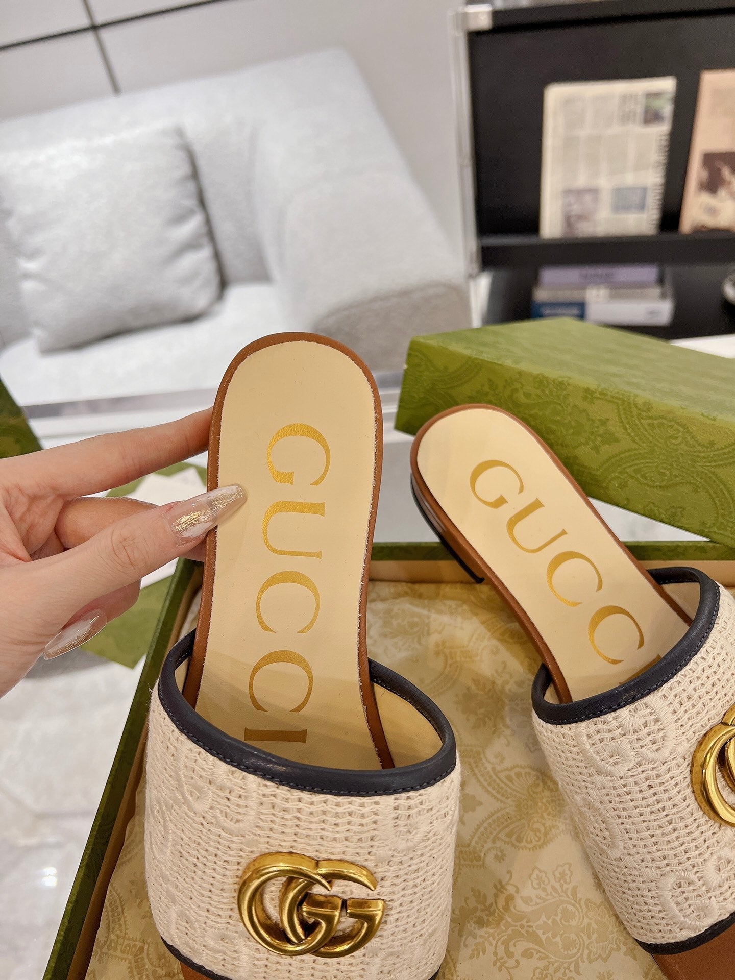 GG EXCLUSIVE SLIDE SANDAL CARAMEL AND CREAM SEDGE
