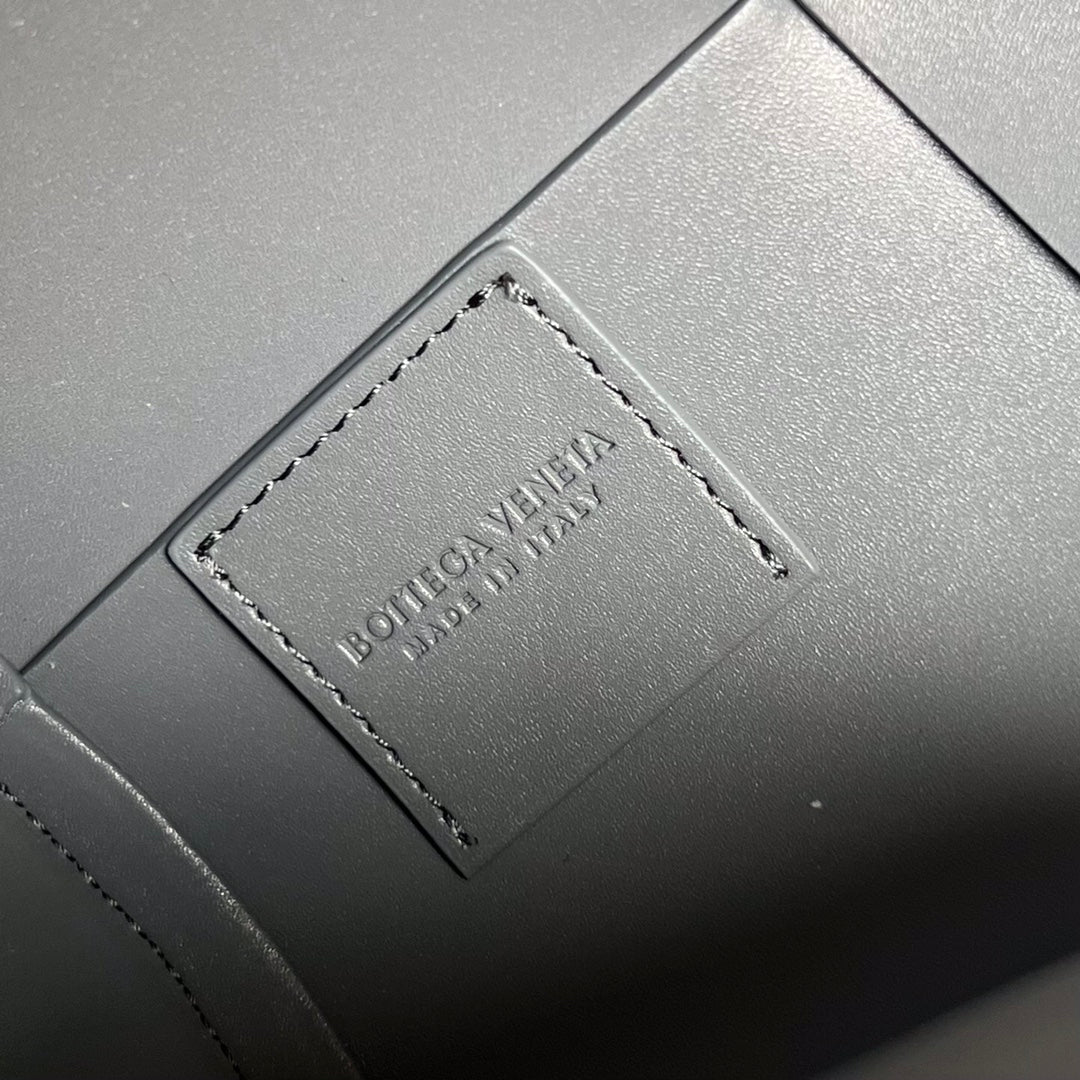 CYLINDER CASSETTE 30 IN LAVA GRAY CALFSKIN