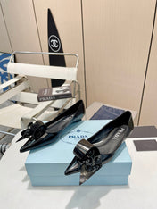 BALLET FLATS POINTED TOE IN BLACK SHINY CALFSKIN ATTACHED FLOWERS