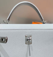 KELLY 25CM IN GRIS PERLE EPSOM CALFSKIN PALLADIUM HARDWARE