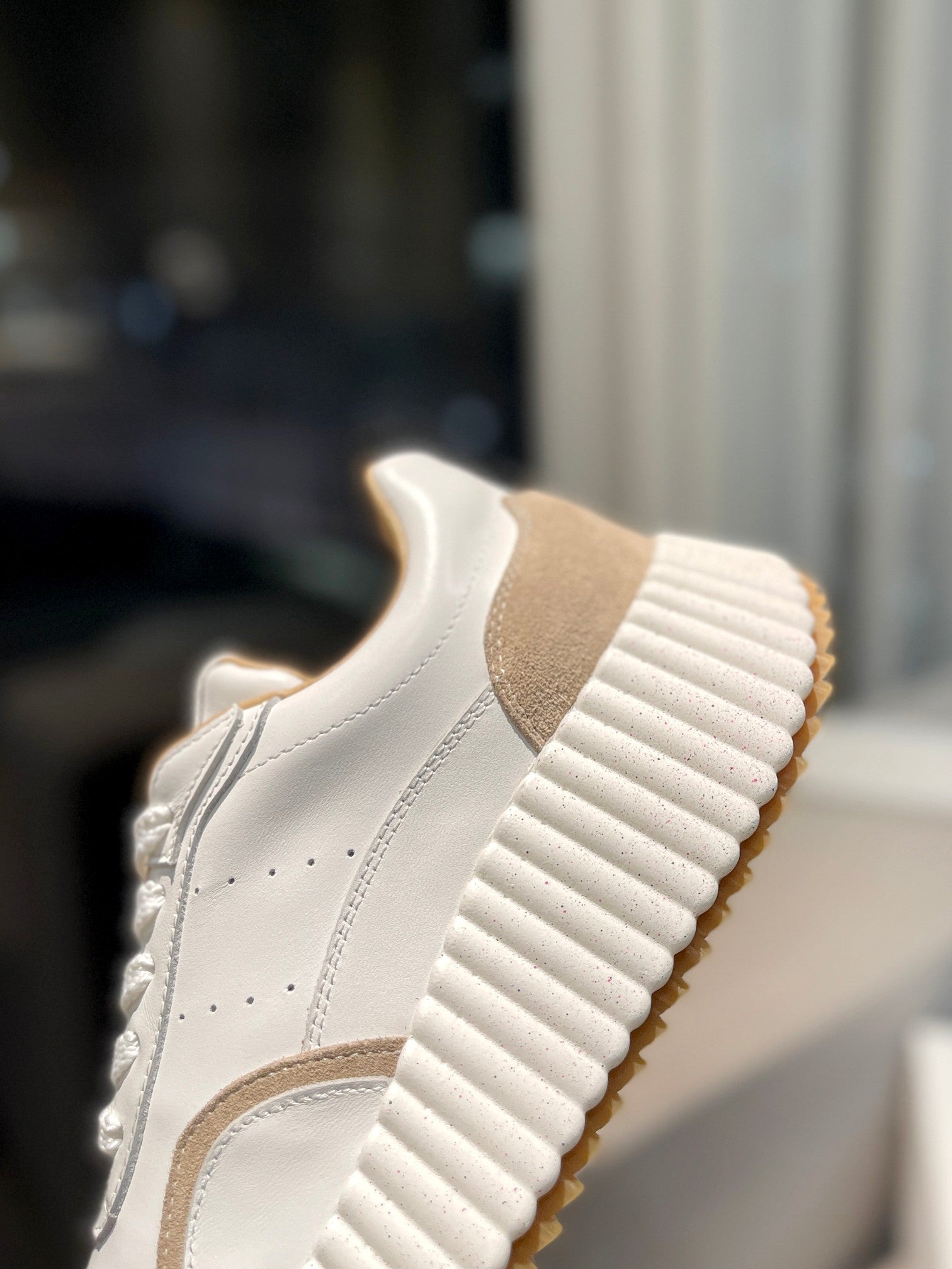 NAMA SNEAKER IN WHITE LAMBSKIN AND TAN BROWN SUEDE