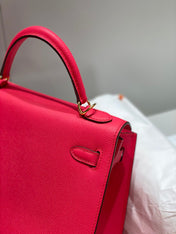 KELLY 28CM IN ROSE TYRIEN SWIFT CALFSKIN GOLD HARDWARE