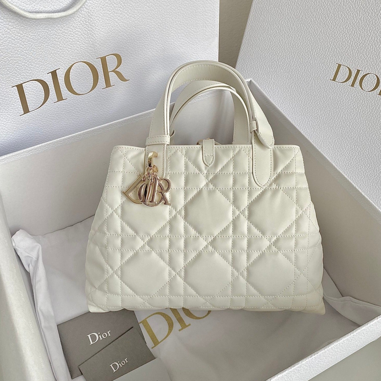 TOUJOURS 28 BAG IN MILK WHITE LAMBSKIN