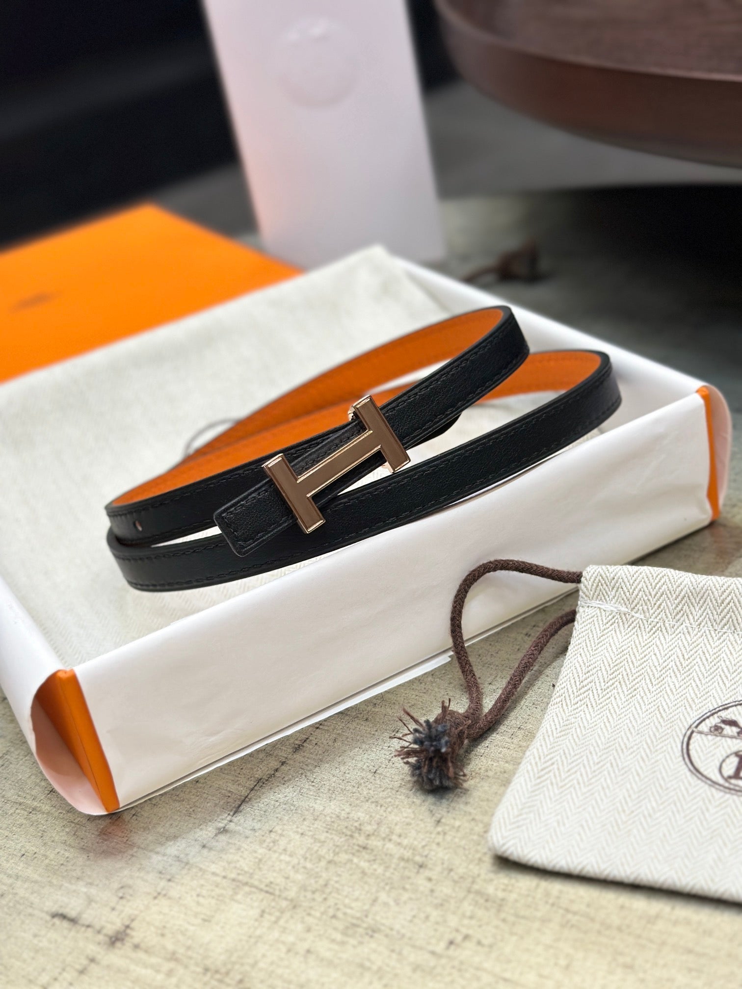 HM FOCUS BUCKLE & REVERSIBLE BLACK AND ORANGE LEATHER STRAP 13MM COPPER HARDWARE