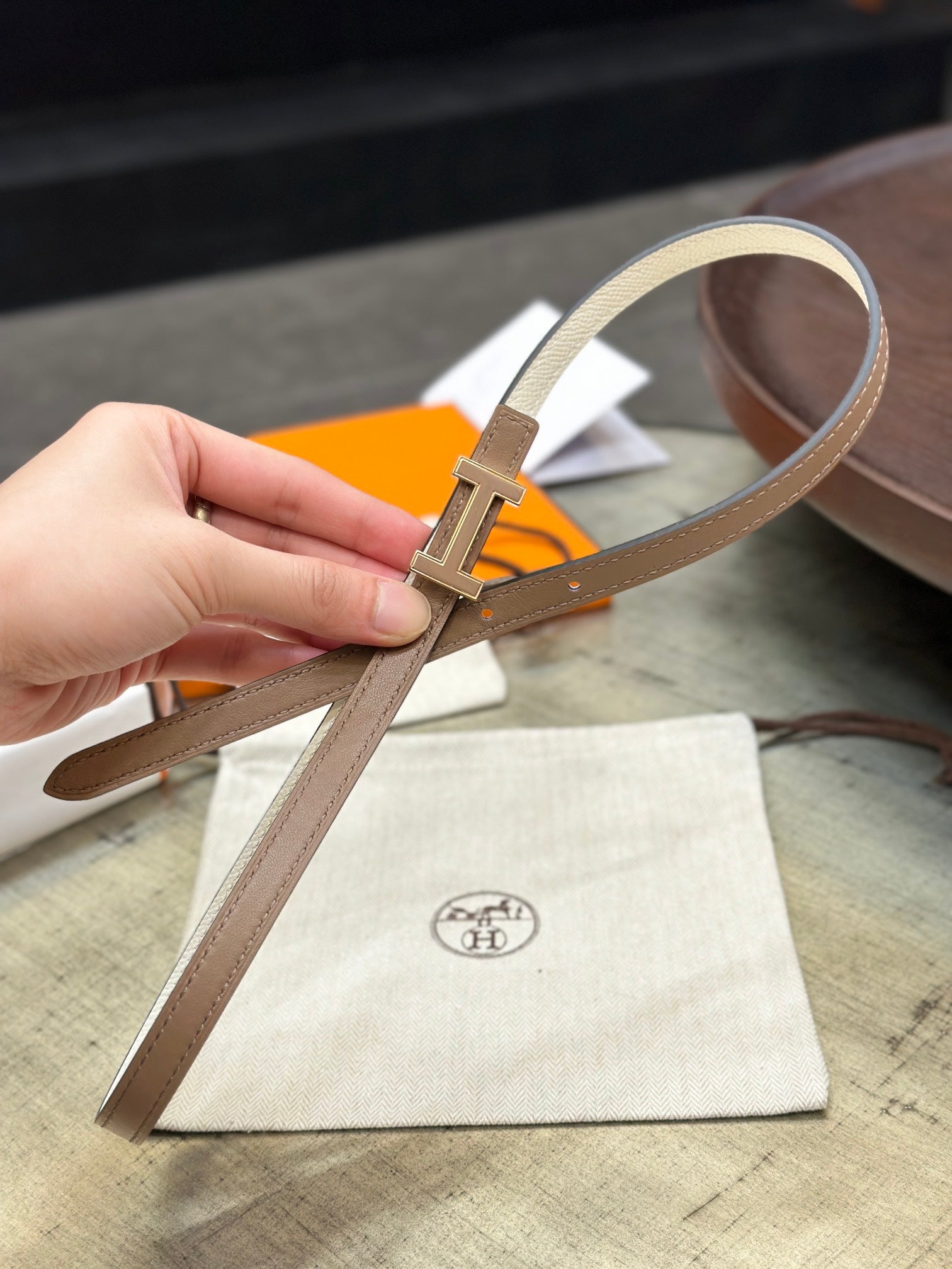 HM FOCUS BUCKLE & REVERSIBLE PEANUT BROWN AND WHITE LEATHER STRAP 13MM COPPER HARDWARE