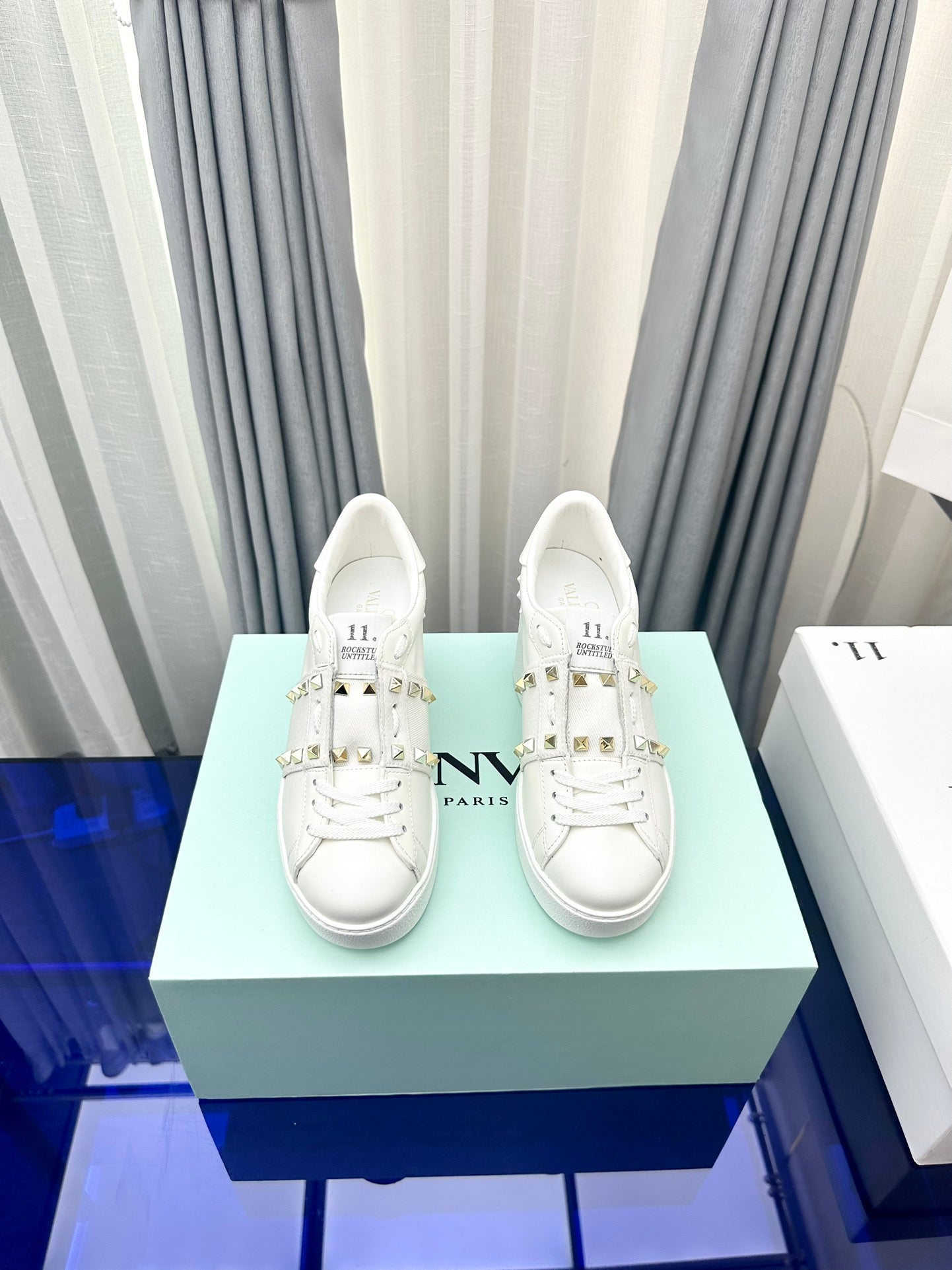 FLATFORM ROCKSTUD UNTITLED SNEAKER IN WHITE CALFSKIN