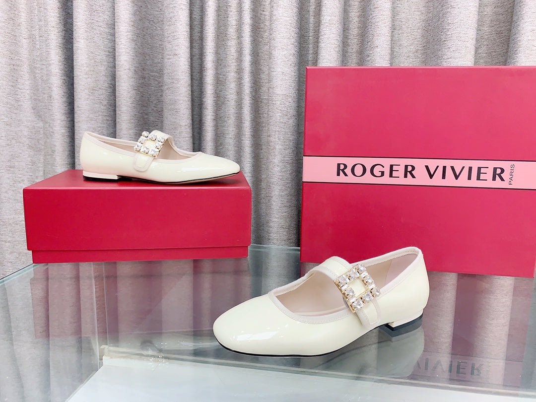 TRÈS VIVIER MARY JANE OFF WHITE PATENT CALFSKIN CRYSTAL BUCKLE