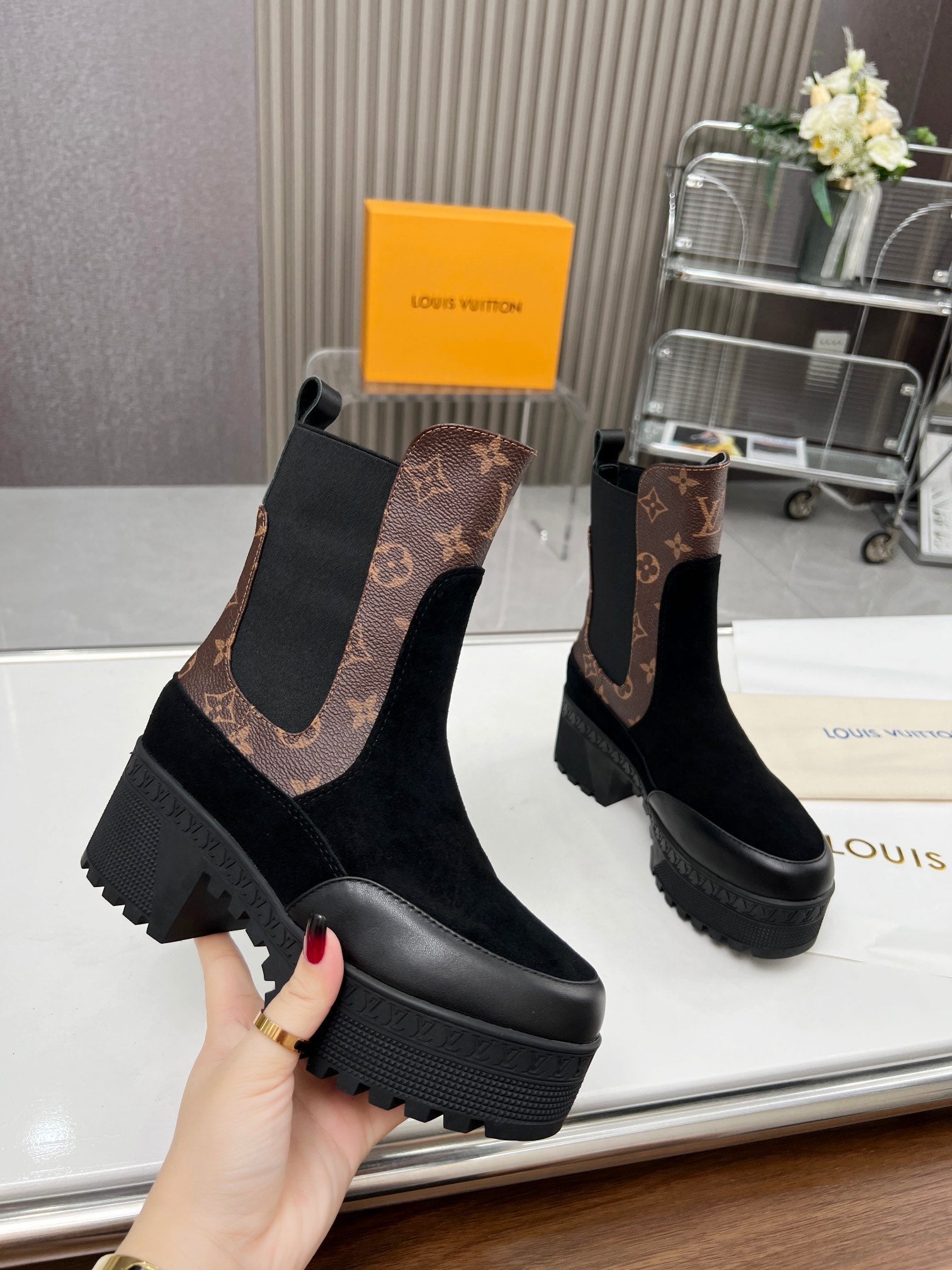 LV WOMEN SHORT BOOT IN BLACK SUEDE AND CHOCOLATE BROWN CALFSKIN