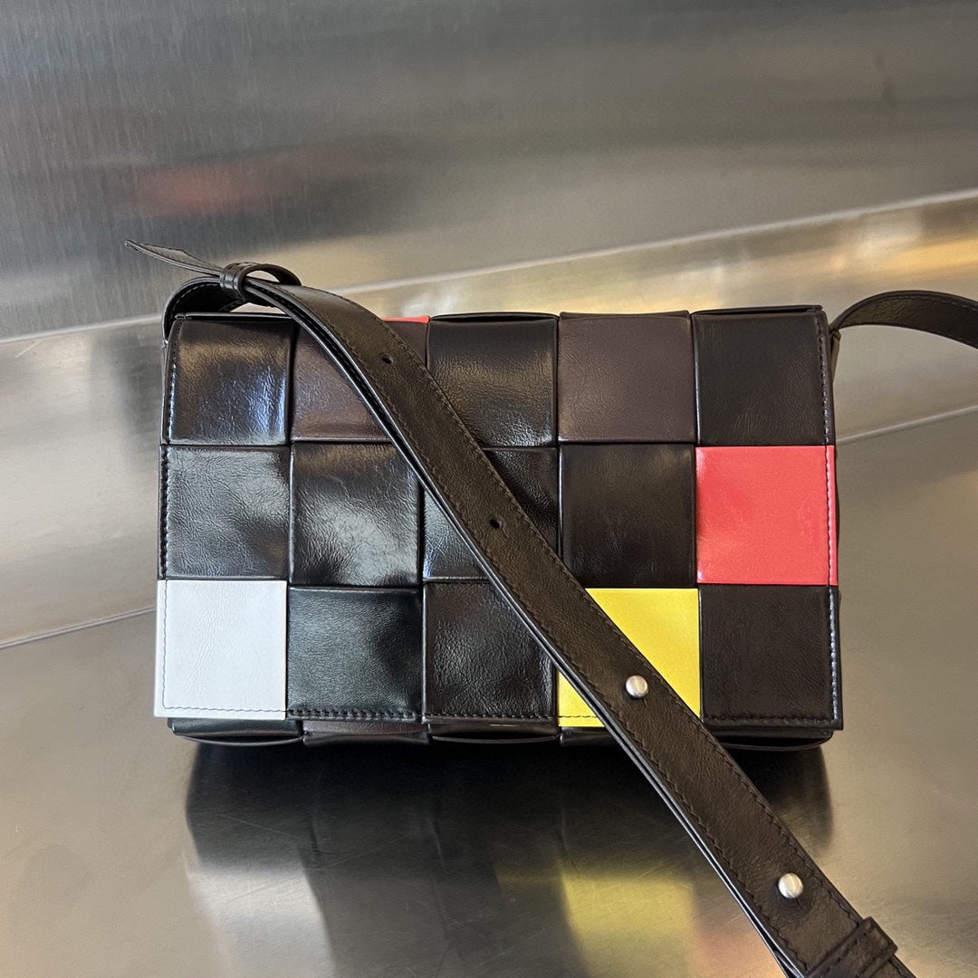 SMALL CASSETTE 23 IN COLORFUL CALFSKIN