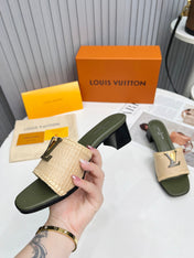 LV 26S CAPRI HIGH-HEELED MULES IN MOSS GREEN CALFSKIN AND BEIGE RAFFIA