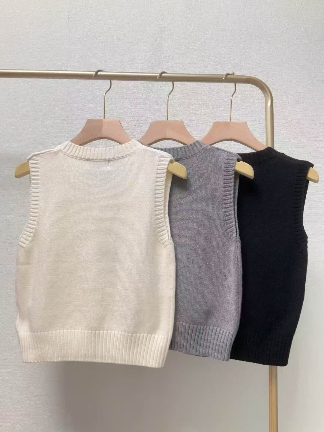 CC Sequined ribbed V-neck knitted vest