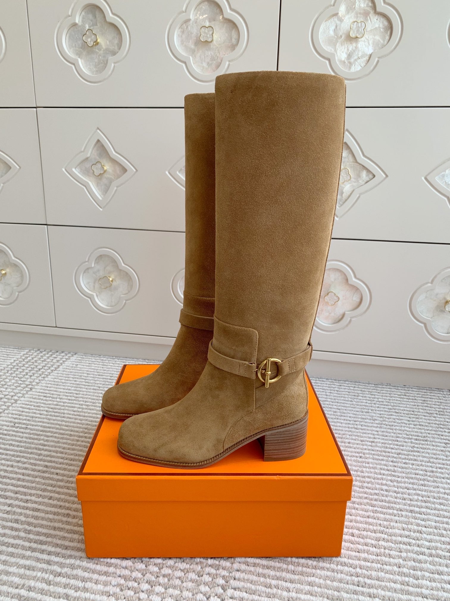 HM 25S TALL BOOTS 50 MM IN BROWN SUEDE WITH GOLD HARDWARE
