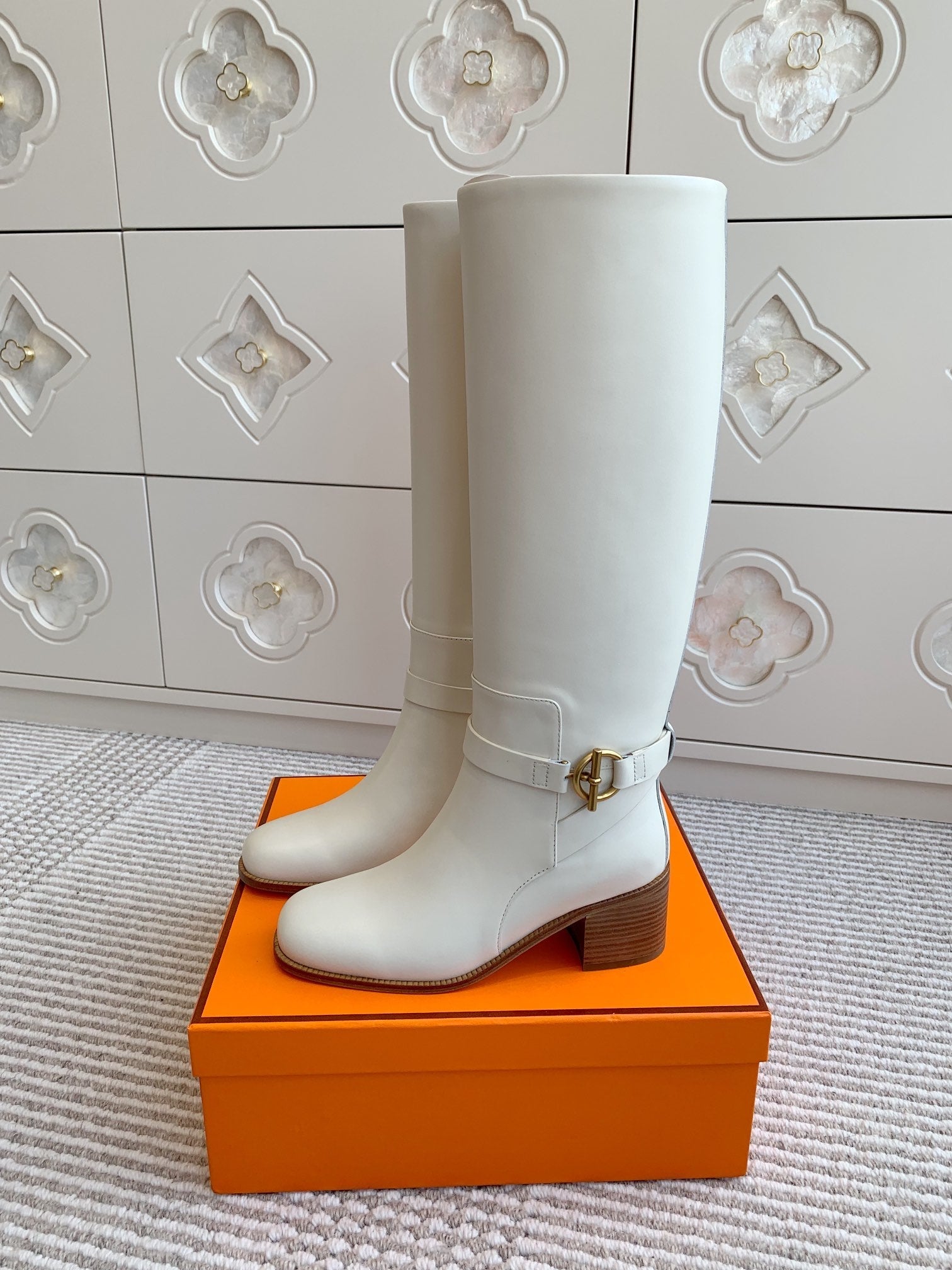 HM 25S TALL BOOTS 50 MM IN WHITE CALFSKIN WITH GOLD HARDWARE