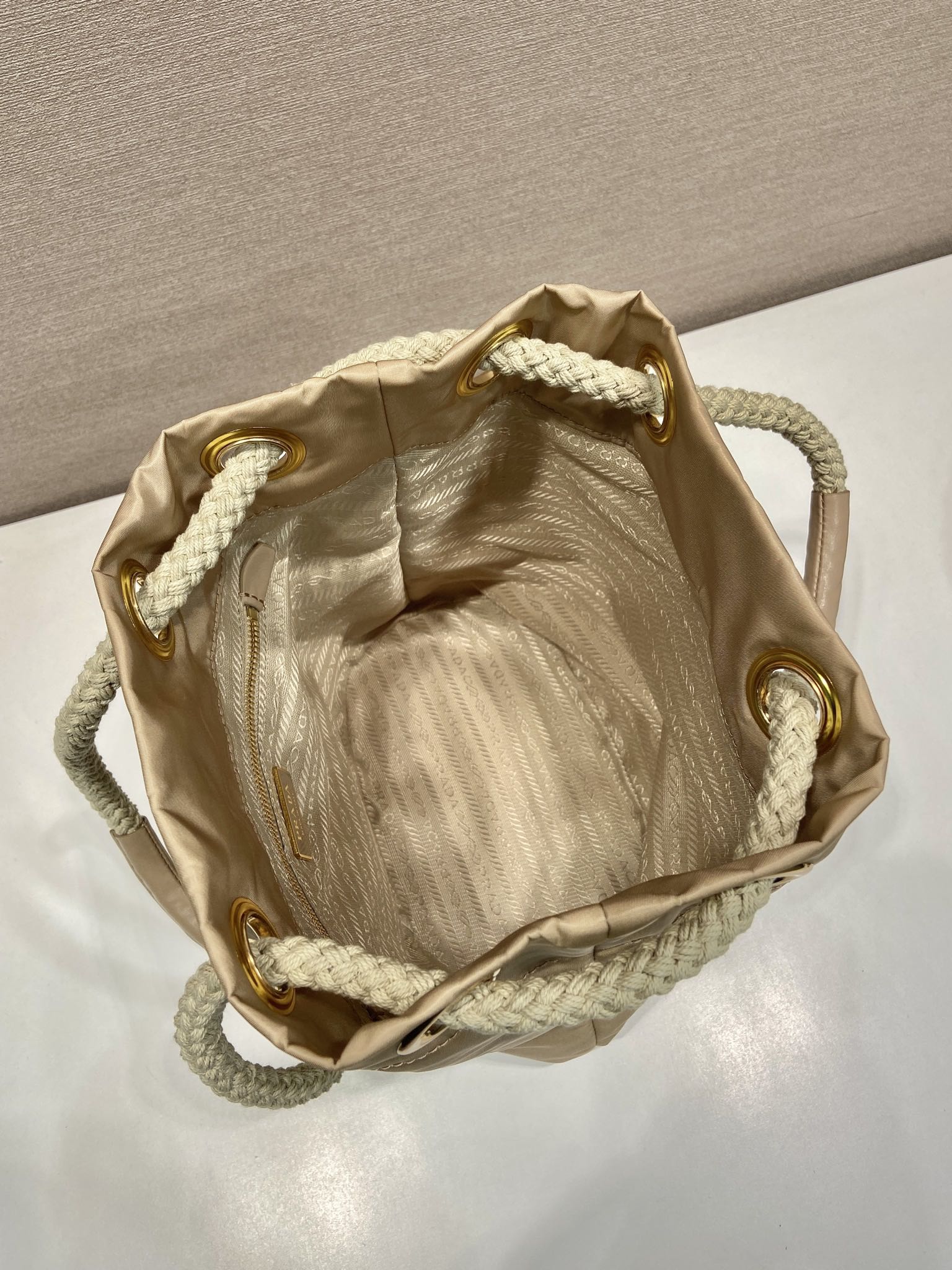 BUCKET BAG 28 IN BEIGE RE-NYLON GOLD LOGO