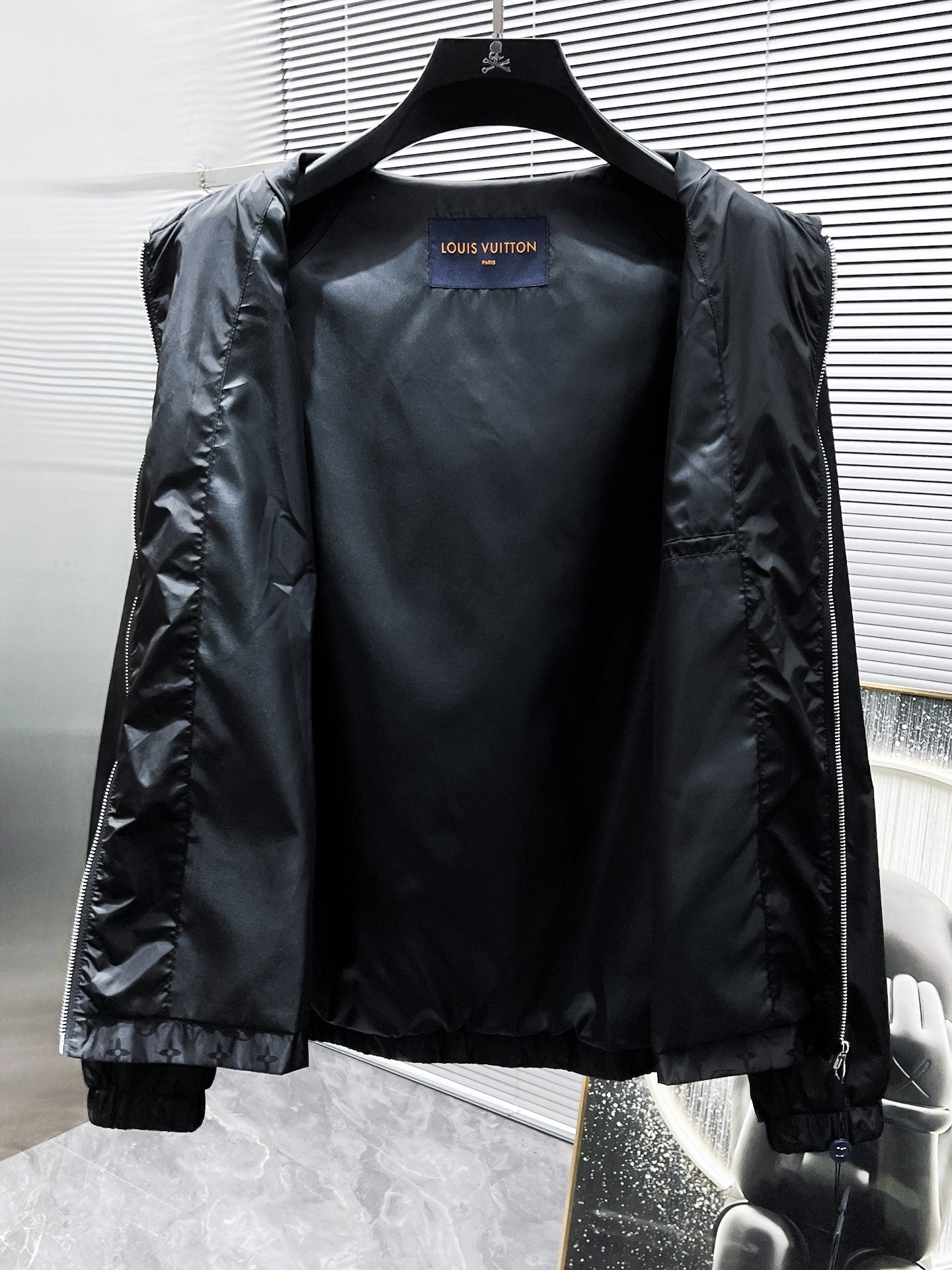 LV WINDBREAKER BLACK MONOGRAM 238808