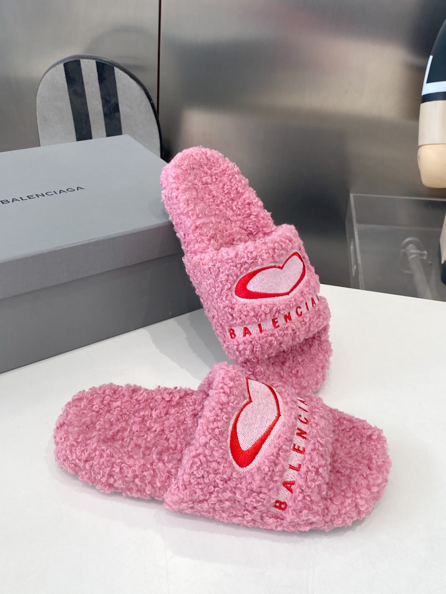 BALENCIAGA 25S FLAT SLIPPERS IN PINK MIX RED WOOL