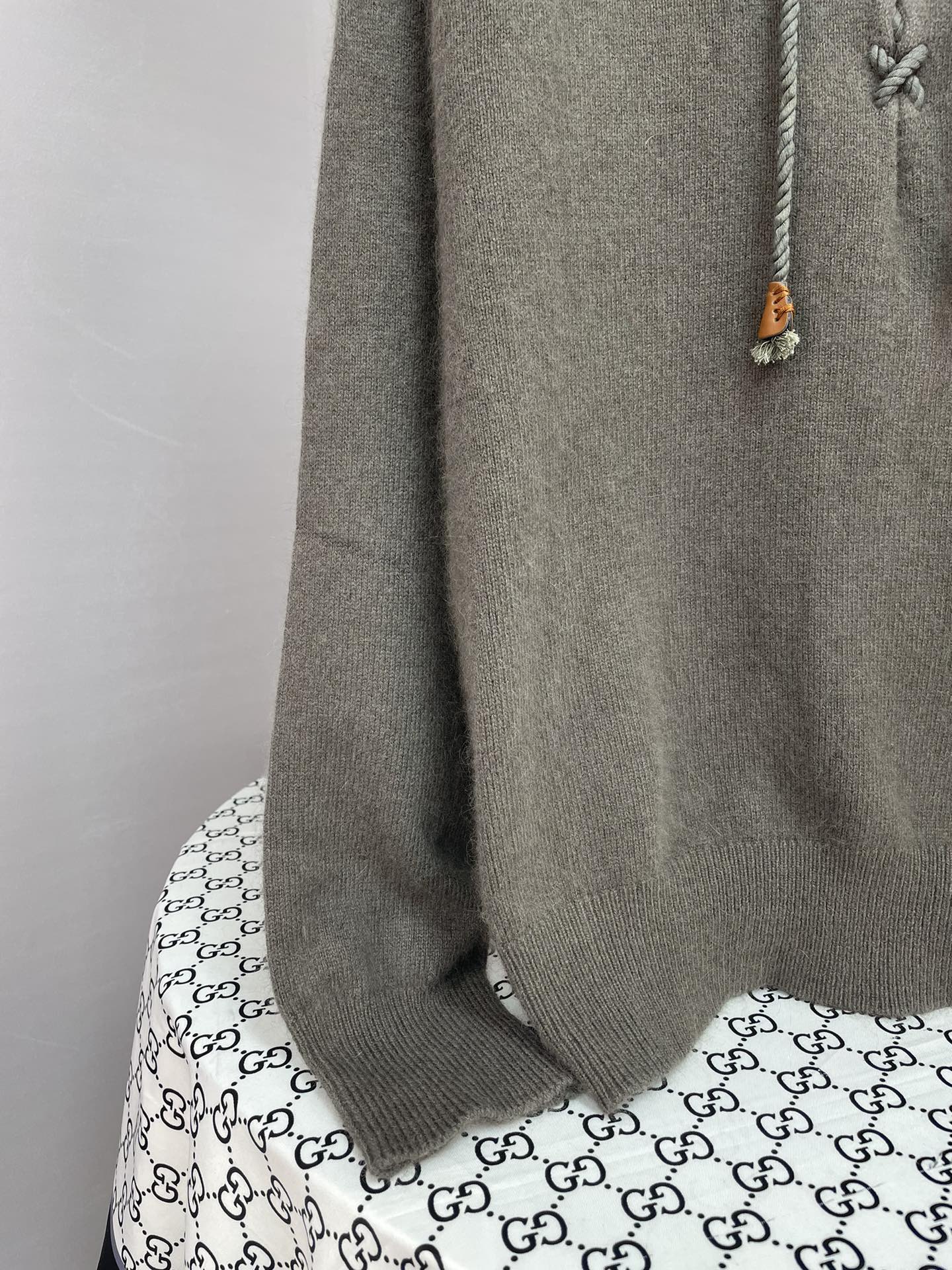 CHANEL 25S COLLARED SWEATER 595