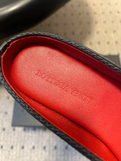 BOTTEGA VENETA 26S FLAT MULES IN BLACK LAMBSKIN