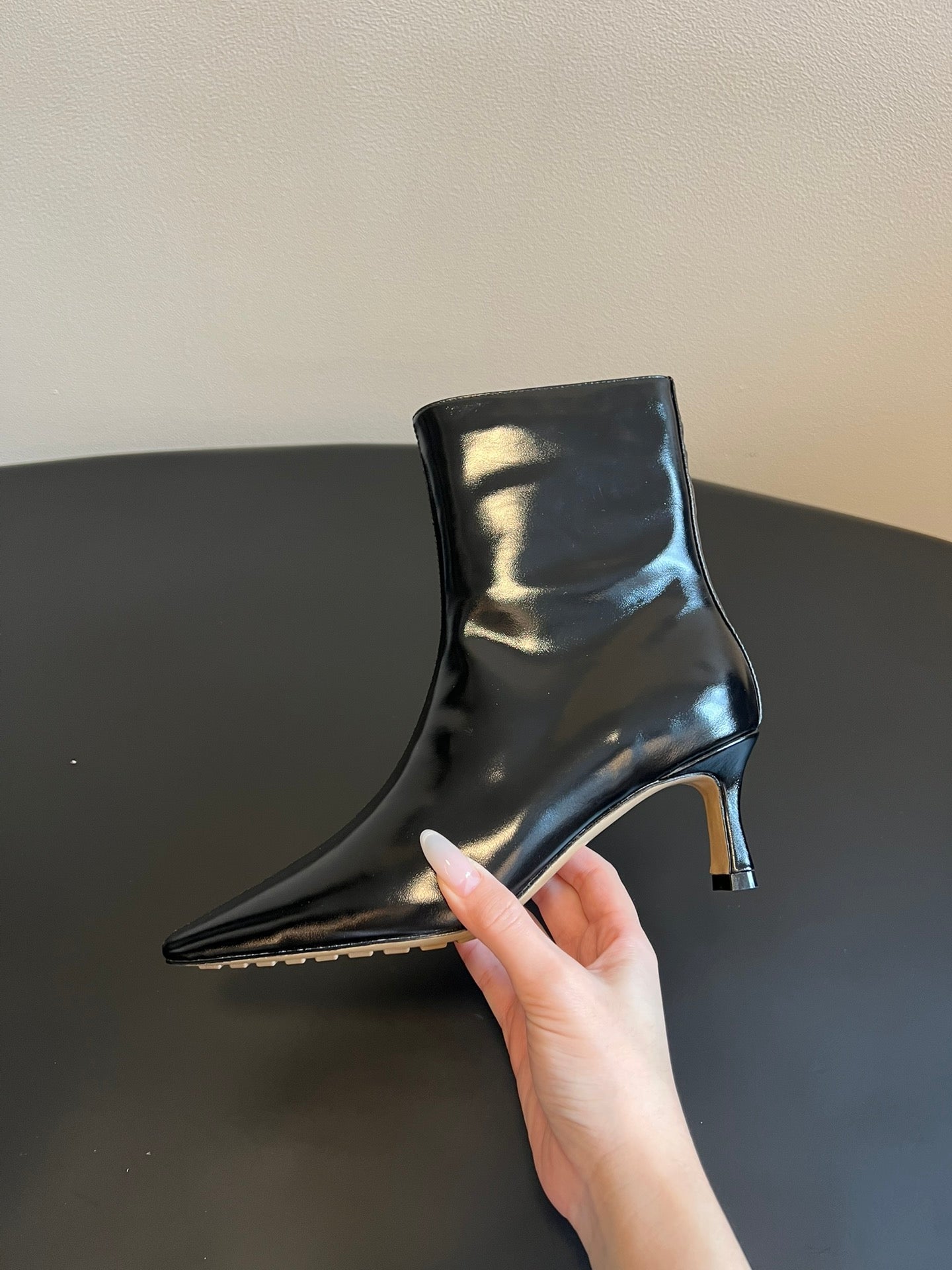 BOTTEGA VENETA 26S POINTED-TOE BOOTS 50 MM IN BLACK CALFSKIN