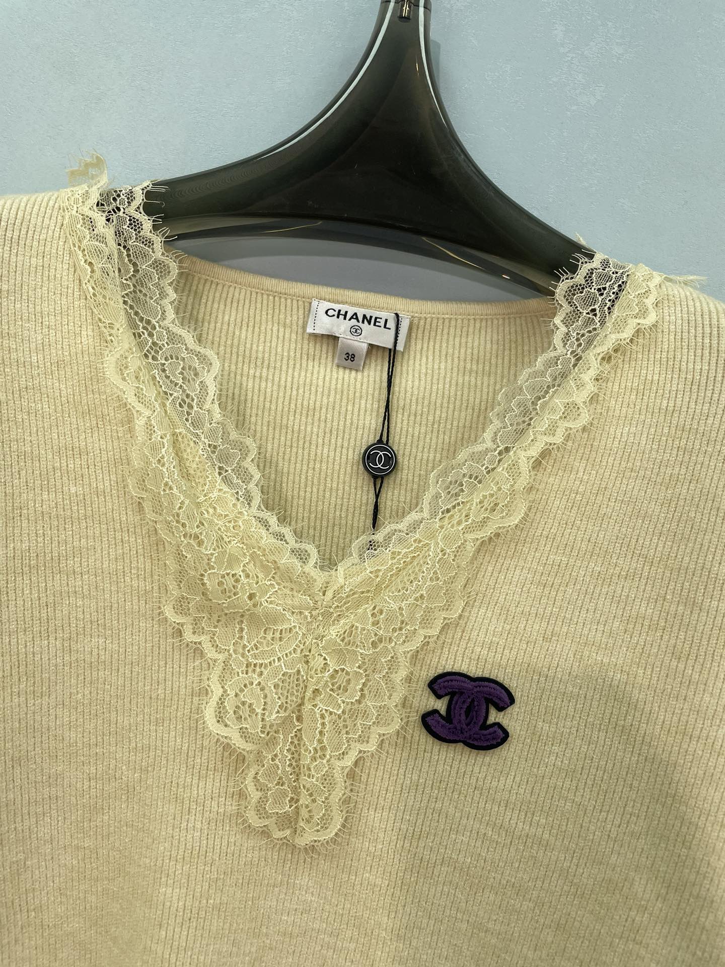 CHANEL 26S LACE TRIM V-NECK KNIT SWEATER 1570