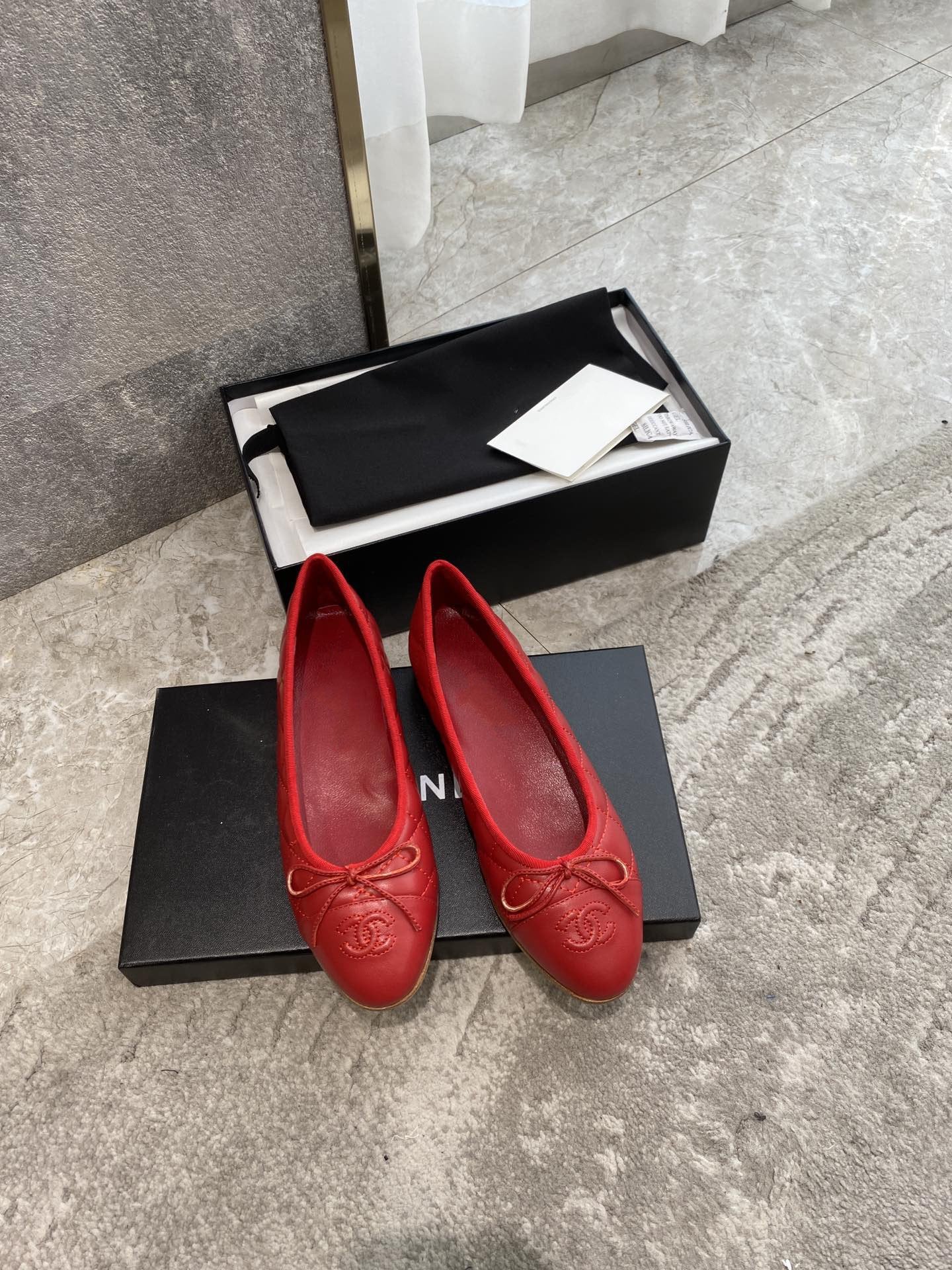BALLET FLATS RED QUILTED LAMBSKIN