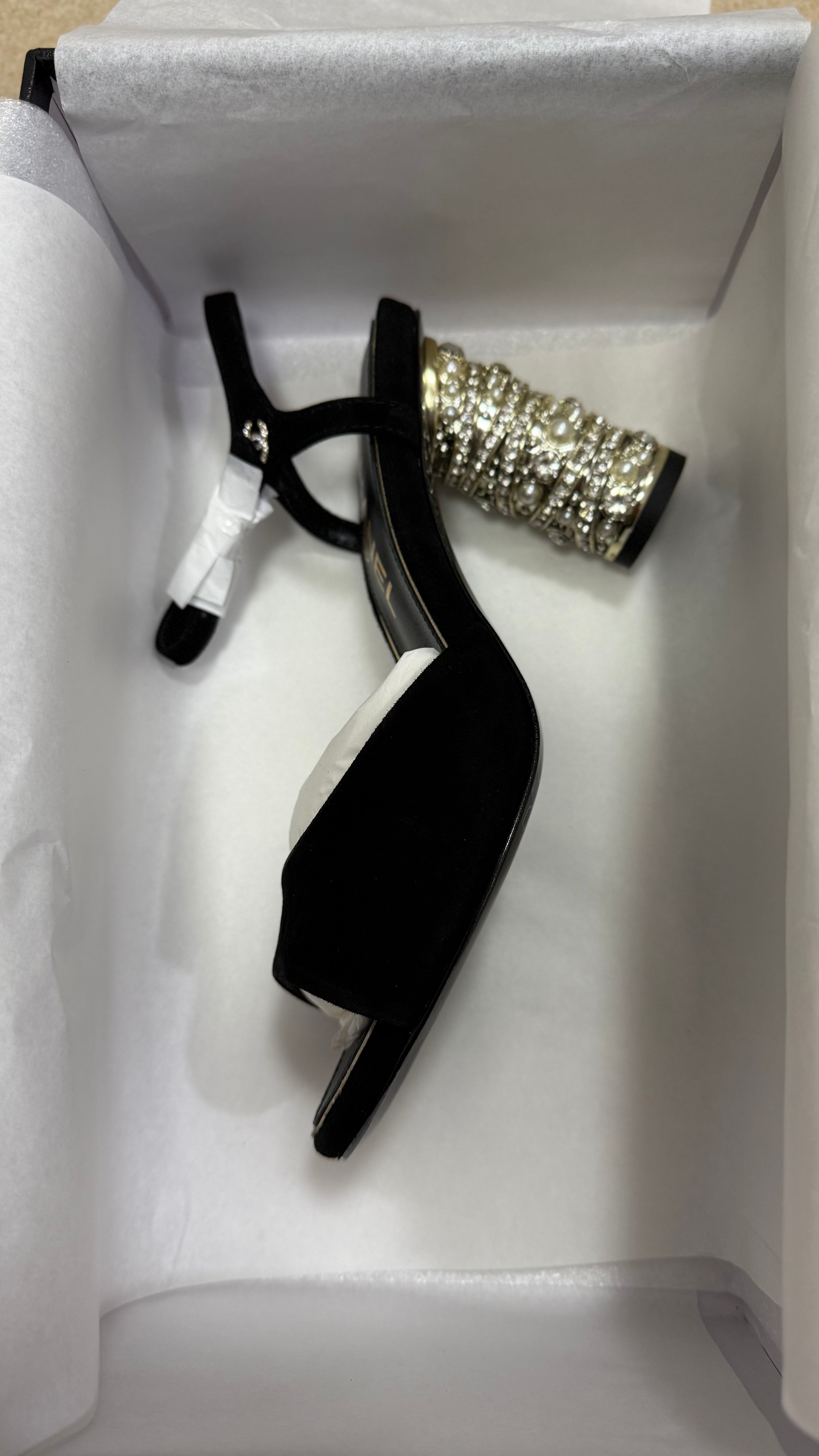 CC SUEDE KIDSKIN SANDAL IMITATION PEARLS BLACK