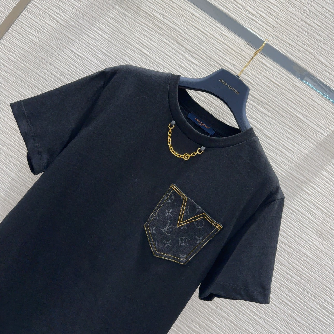 LV T-SHIRT BLACK 290187