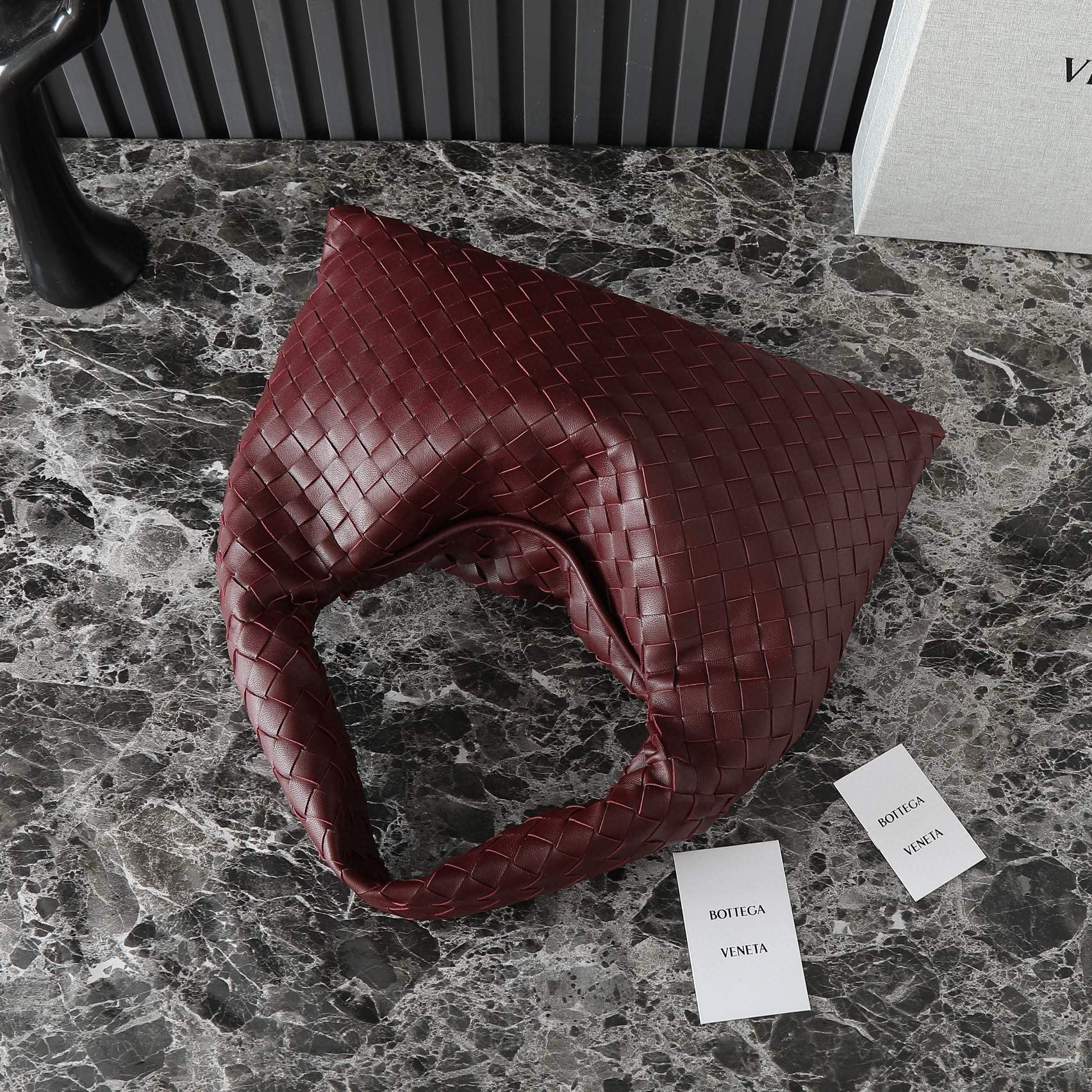 LARGE HOP 54 IN BURGUNDY LAMBSKIN