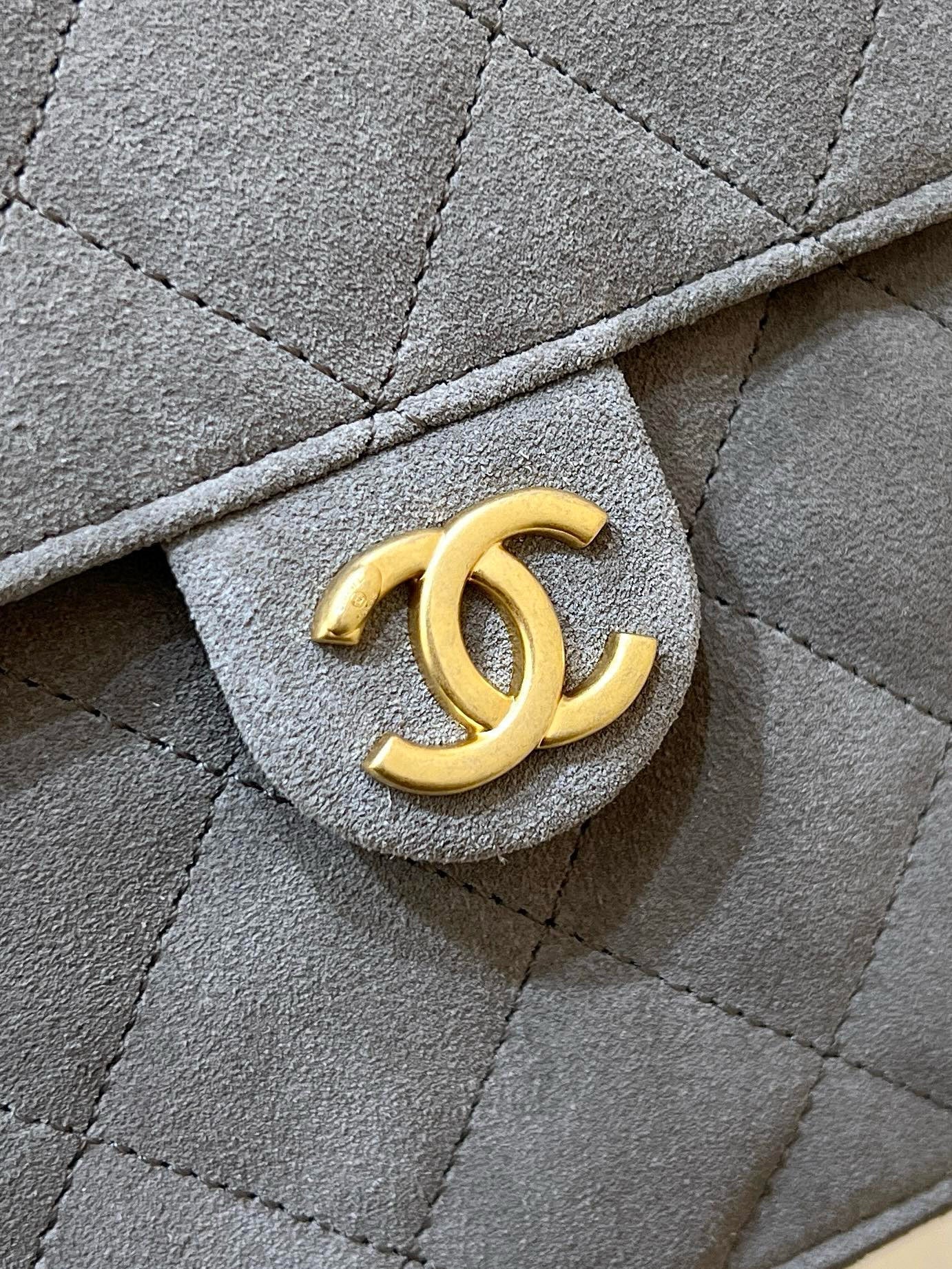 CC 25 HANDBAG IN GRAY 40 SUEDE CALFSKIN GOLD HARDWARE