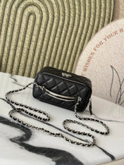 25P VANITY 17 CAVIAR WITH HANDLE METAL IN BLACK CALFSKIN SILVER HARDWARE