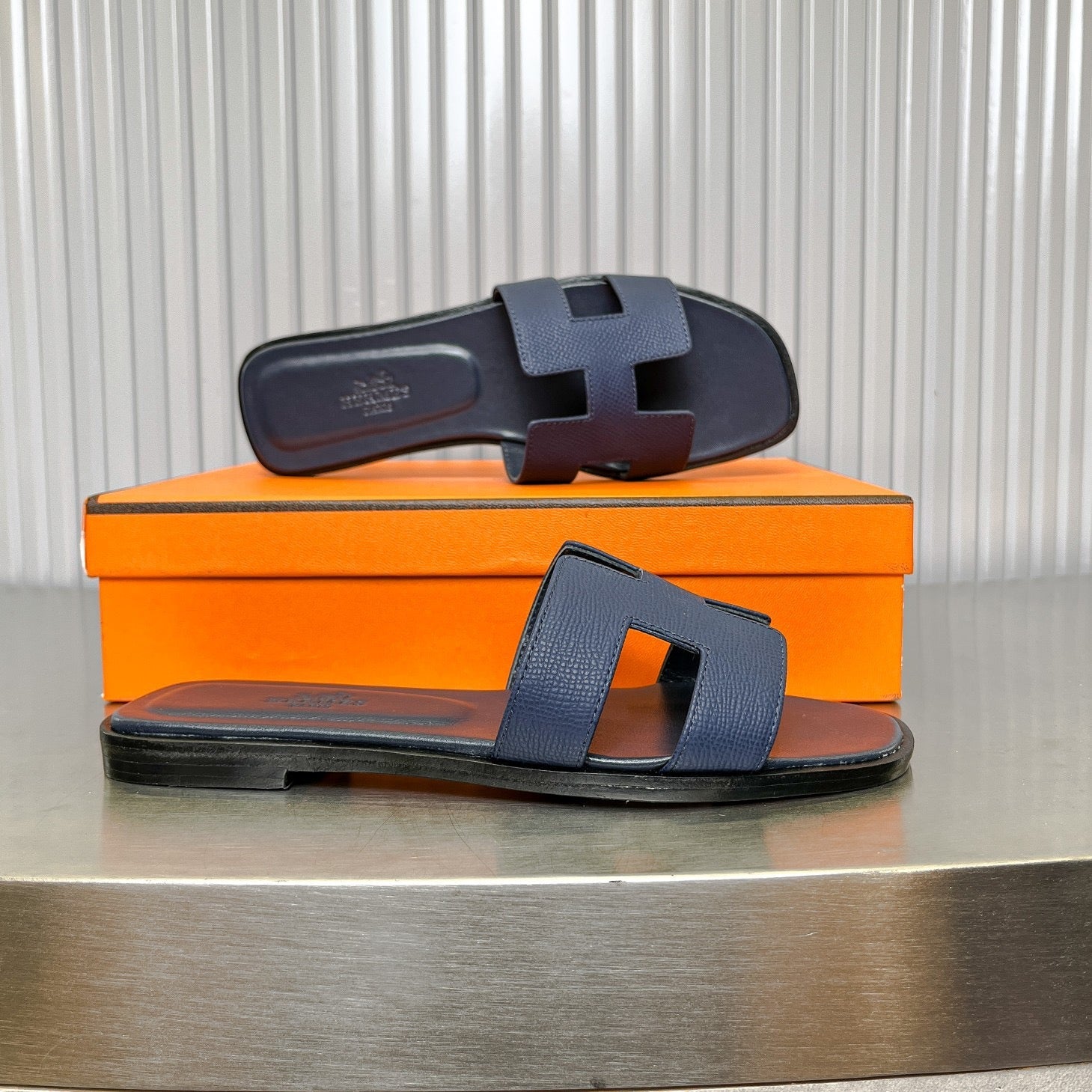 0RAN SANDAL IN DARK BLUE CALFSKIN